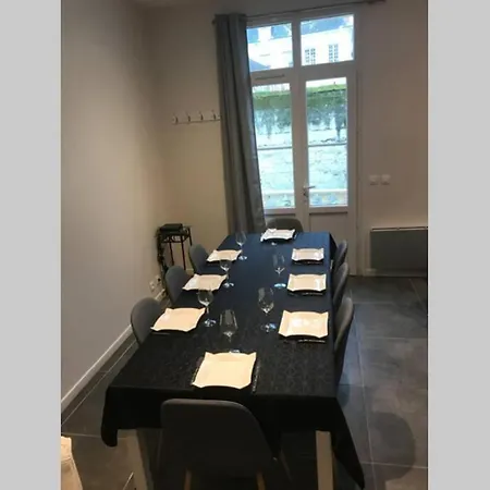 Jolie Maison Tuffeau Centre De Avec Local Velos סומור
