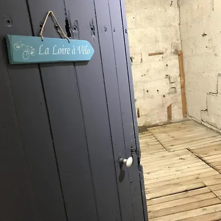 Jolie Maison Tuffeau Centre De Avec Local Velos * סומור
