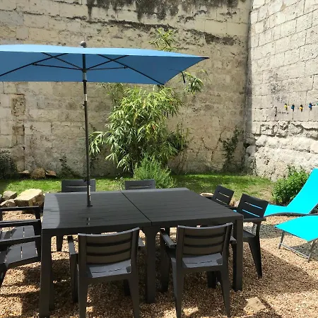Jolie Maison Tuffeau Centre De Avec Local Velos * סומור