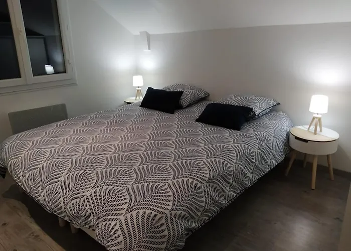 Jolie Maison Tuffeau Centre De Avec Local Velos *